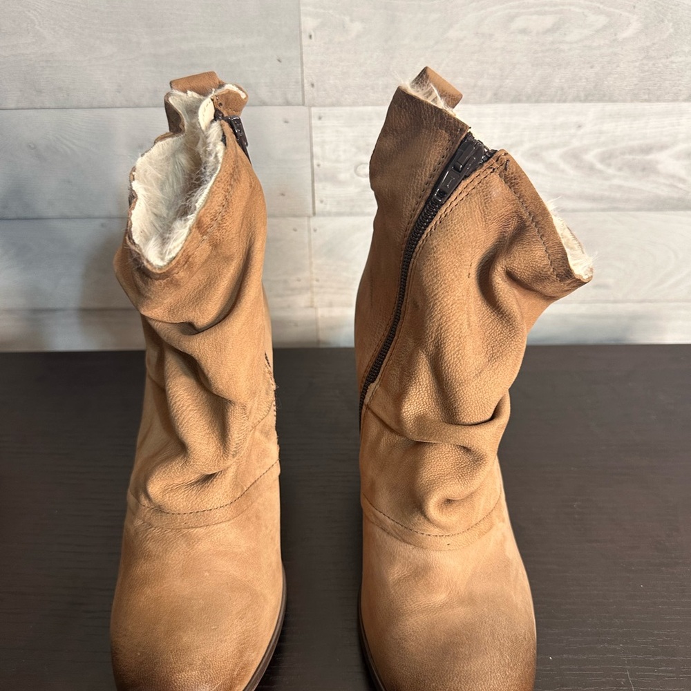 Boutique 9 Rustic  Leather Slouchy zippered Fur Ankle Booties Womens 7.5 M Taupe
